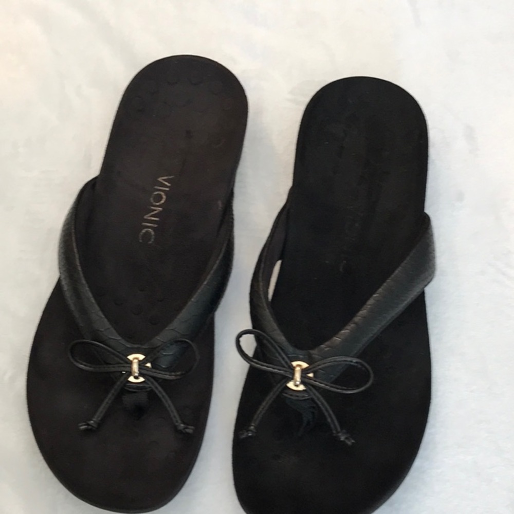 Vionic Black size 11 Sandals